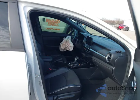 2021 Kia Forte Gt-Line z USA, uszkodzony, nr VIN 3KPF34AD4ME291397